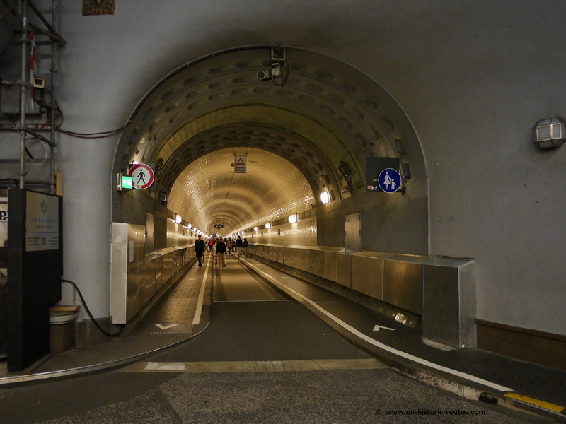 Old Elbe tunnel